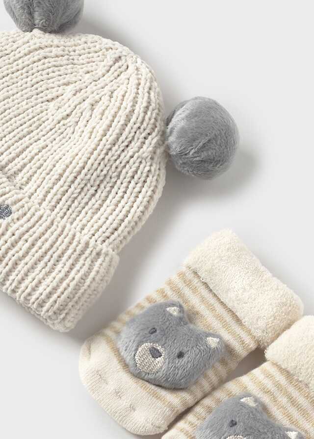 Set de gorro y calcetines
