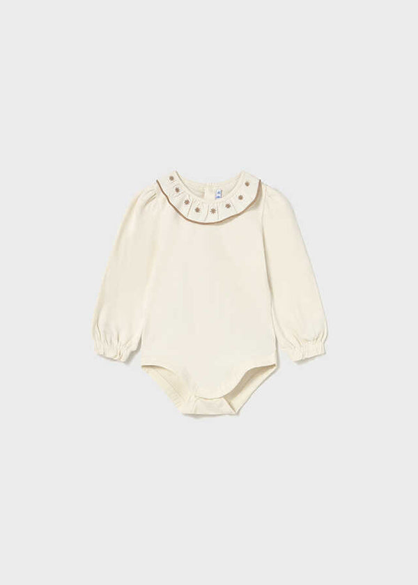 Body cuello bordado