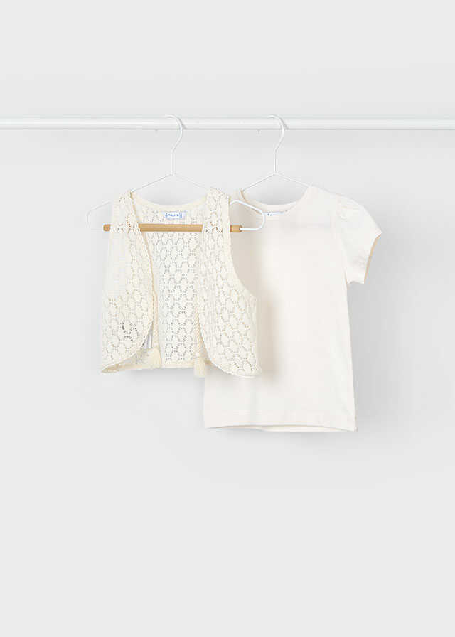 Conj. Camiseta m/c chaleco y Falda bordado