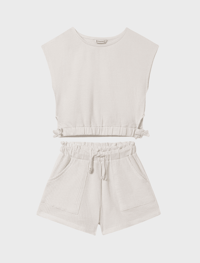 Conj. Camiseta m/c cut out y Pantalon corto punto