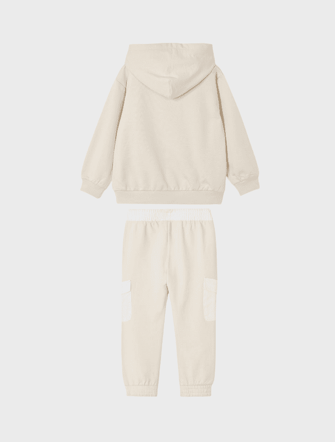 Conj. Pullover "athletics" y Pantalo cargo punto