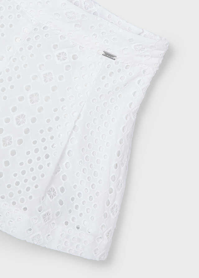 Pantalon corto perforado