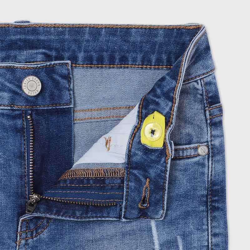 Pantalon tejano straight fit roto